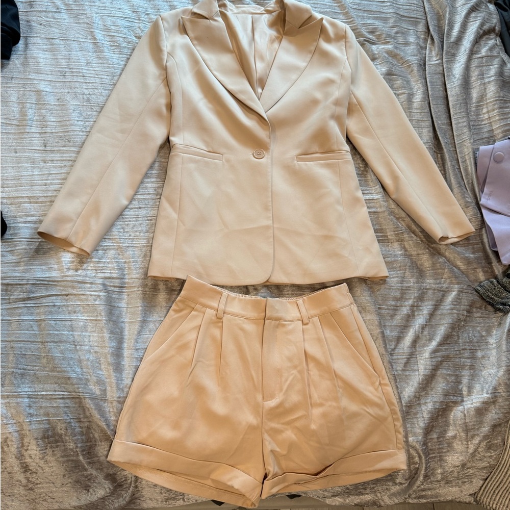 Beige Blazer and Shorts Set - Picture 3 of 5
